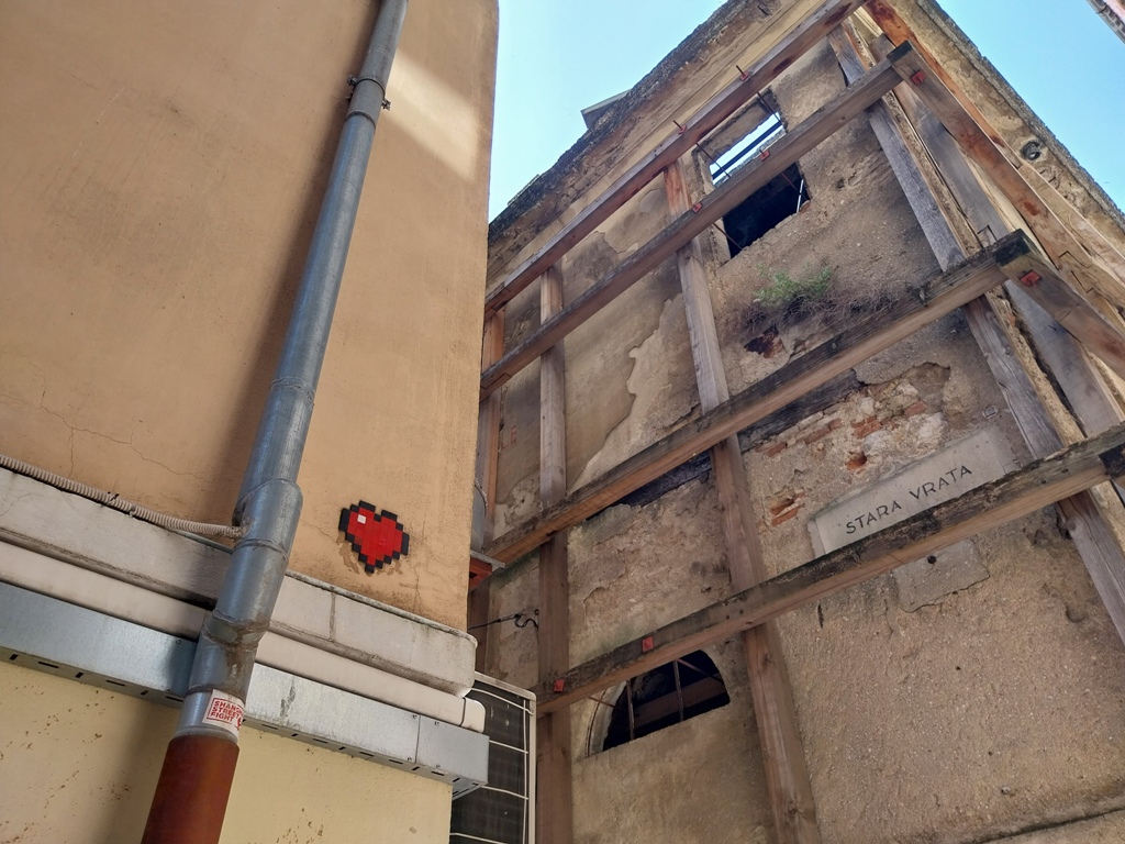 Tiled Heart, Rijeka